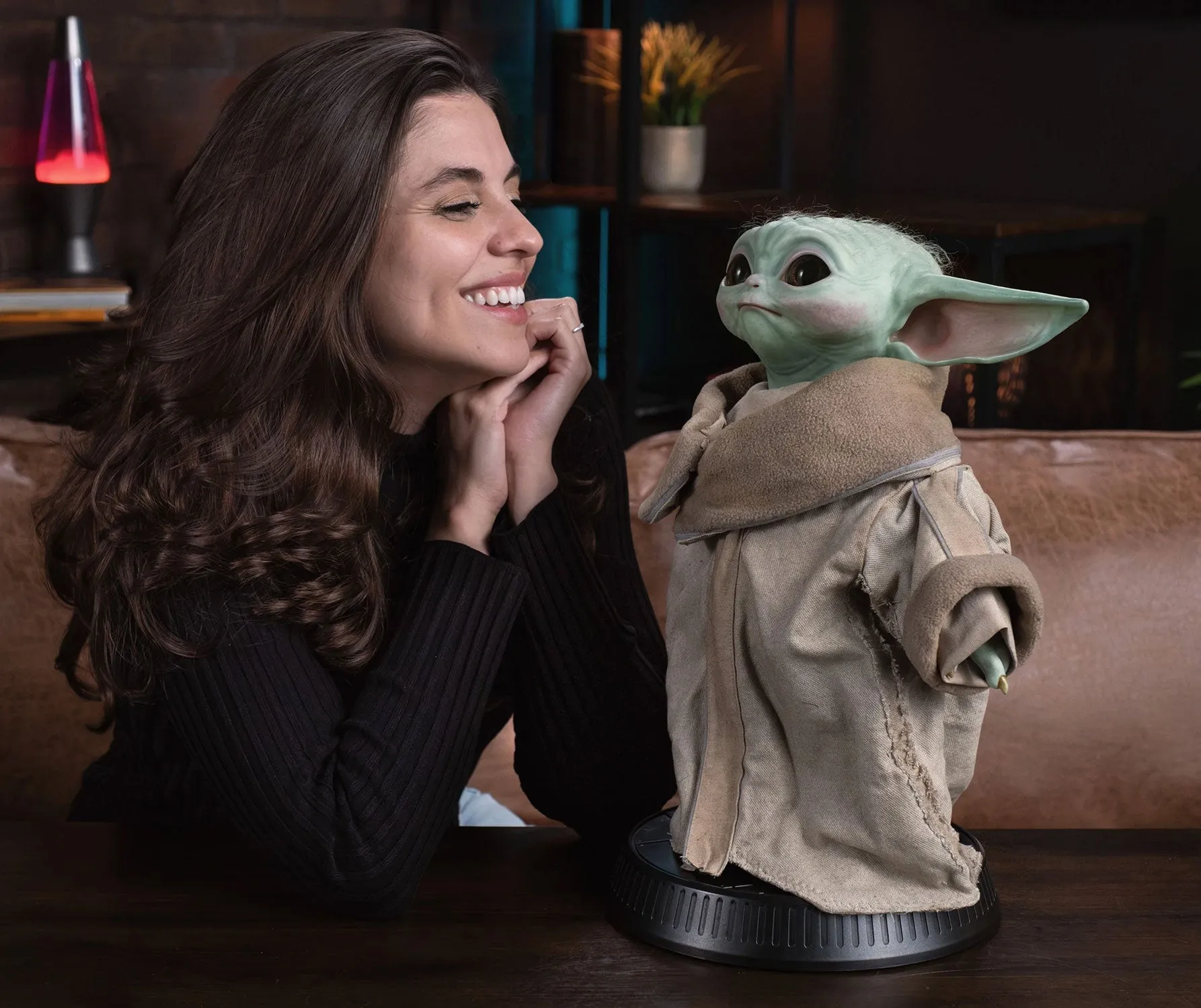 Sideshow Collectibles The Child "Baby Yoda" Life-Size Figure